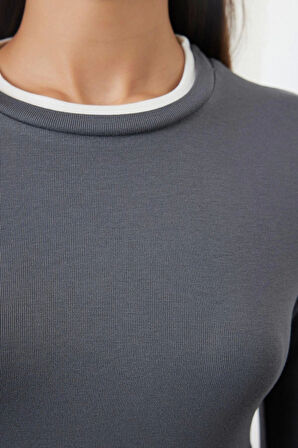 Kadın Şık Regular Dik Yaka Slim Kalıp Örme Fitted Vücuda Oturan Viskon Yumuşak Kumaşlı Esnek Bluz