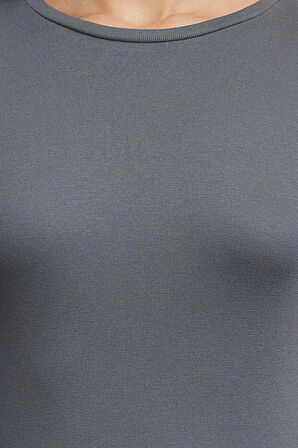 Kadın Regular Bisiklet Yaka Slim Kalıp Örme Viskon Yumuşak Kumaşlı Parmak Geçme Detaylı Esnek Bluz