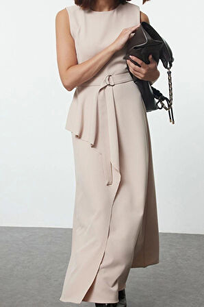 Kadın Moda Şık Tesettür Uzun Bisiklet Yaka Fitted Kemerli Önü Detaylı Kolsuz Dokuma Jile Elbise