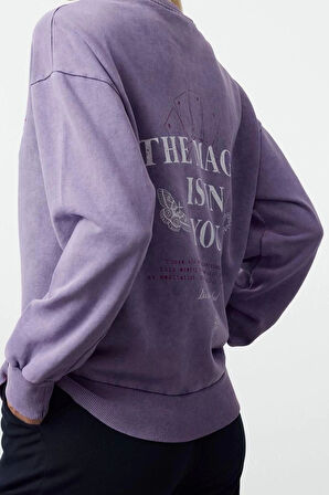 Kadın Moda Bol Bisiklet Yaka Düşük Kol Uzun Ön ve Sırt Baskılı Yıkamalı Geniş Kalıp Örme Sweatshirt