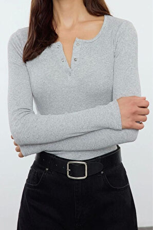 Kadın Moda Şık Regular Havuz Yaka Slim Kalıp Örme Çıtçıtlı Fitted Vücuda Oturan Fitilli Esnek Bluz