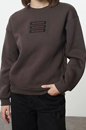 Kadın Bisiklet Yaka Düşük Kol Kalın İçi Polarlı Slogan Nakışlı Rahat Kalıp Örme Sweatshirt