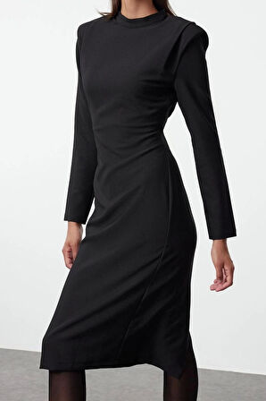 Kadın Moda Şık Midi Boy Dik Yaka Regular Vatkalı Omuz Detaylı Fitted Vücuda Oturan Dokuma Elbise