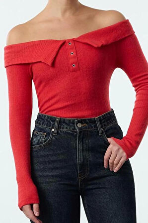 Kadın Carmen Yaka Düşük Kol Slim Kalıp Örme Fitted Vücuda Oturan Çıtçıtlı Yaka Fitilli Esnek Bluz