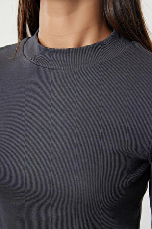 Kadın Moda Şık Crop Dik Yaka Slim Kalıp Örme Soluk Efektli Fitted Vücuda Oturan Fitilli Esnek Bluz