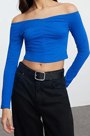 Kadın Moda Şık Crop Carmen Yaka Slim Kalıp Örme Büzgü Drape Detaylı Kısa Fitted Vücuda Oturan Bluz