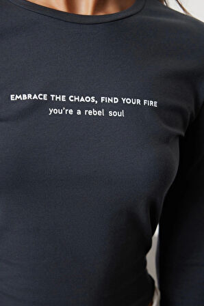 Kadın Moda Şık Üst Giyim Crop Bisiklet Yaka Slim Kalıp Örme Slogan Baskılı Vücuda Oturan Esnek Bluz