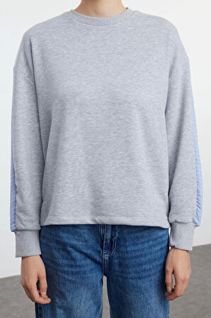 Kadın Moda Şık Relaxed Bisiklet Yaka Düşük Kol Regular Poplin Detaylı Rahat Kalıp Örme Sweatshirt