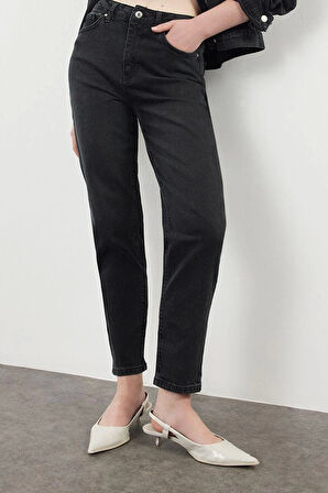 Kadın Moda Şık Kot Pantolon Boru Paça Uzun Boy Denim Normal Bel Slim Mom Jeans