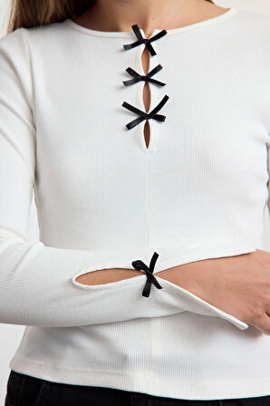 Kadın Moda Şık Regular Bisiklet Yaka Slim Kalıp Örme Fiyonk ve Cut Out Detaylı Vücuda Oturan Bluz