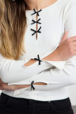 Kadın Moda Şık Regular Bisiklet Yaka Slim Kalıp Örme Fiyonk ve Cut Out Detaylı Vücuda Oturan Bluz