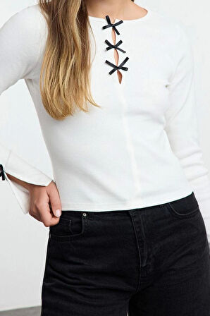 Kadın Moda Şık Regular Bisiklet Yaka Slim Kalıp Örme Fiyonk ve Cut Out Detaylı Vücuda Oturan Bluz