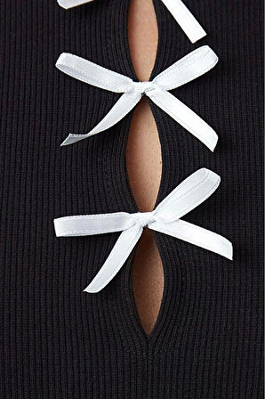 Kadın Moda Şık Regular Bisiklet Yaka Slim Kalıp Örme Fiyonk ve Cut Out Detaylı Vücuda Oturan Bluz