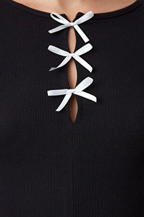 Kadın Moda Şık Regular Bisiklet Yaka Slim Kalıp Örme Fiyonk ve Cut Out Detaylı Vücuda Oturan Bluz