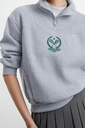 Kadın Fermuarlı Yaka Düşük Kol Standart Nakışlı Kalıp Kalın Polarlı Fermuarlı Yaka Örme Sweatshirt