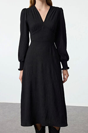 Kadın Moda Şık Midi Boy V Yaka Regular Belden Açılan Korsaj Detaylı Dokuma Elbise