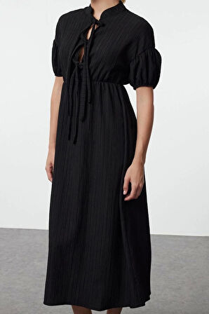 Kadın Moda Şık Maxi Boy Hakim Yaka Regular Fiyonk Detaylı Dokuma Elbise