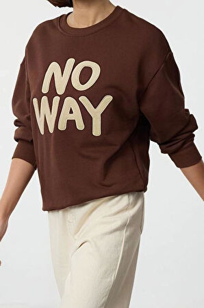 Kadın Moda Regular Bisiklet Yaka Düşük Kol Regular Slogan Nakışlı Normal Kalıp Kalın Örme Sweatshirt