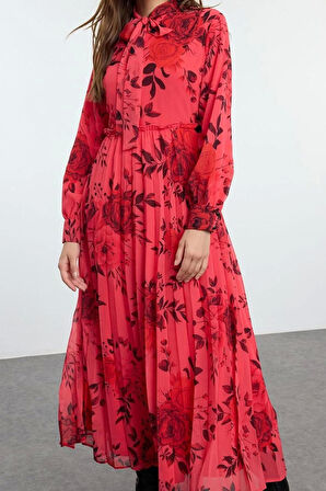 Kadın Tesettür Maxi Boy Boyundan Bağlamalı Astarlı Piliseli Şifon Dokuma Elbise