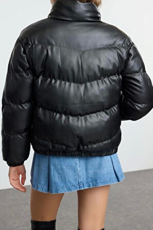 Kadın Moda Şık Oversize Hakim Yaka Standart Düz Astarlı Oversize Suni Deri Şişme Mont