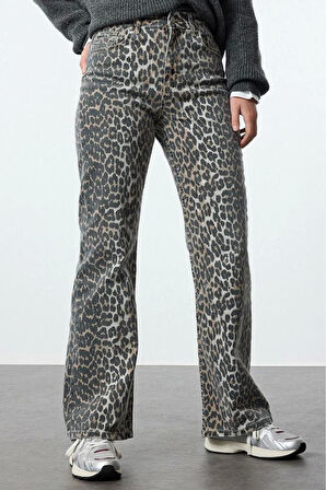 Kadın Moda Şık Kot Pantolon Boru Paça Uzun Boy Denim Leopar Desenli Kahverengi Yüksek Bel Jeans