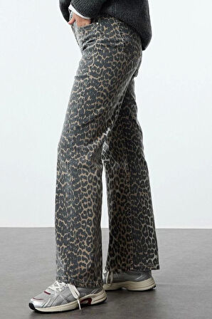 Kadın Moda Şık Kot Pantolon Boru Paça Uzun Boy Denim Leopar Desenli Kahverengi Yüksek Bel Jeans