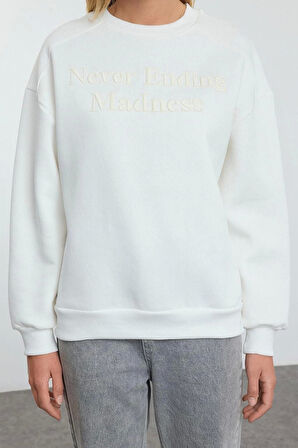 Kadın Bol Bisiklet Yaka Düşük Kol Uzun Slogan Nakışlı Geniş Kalıp Kalın İçi Polarlı Örme Sweatshirt