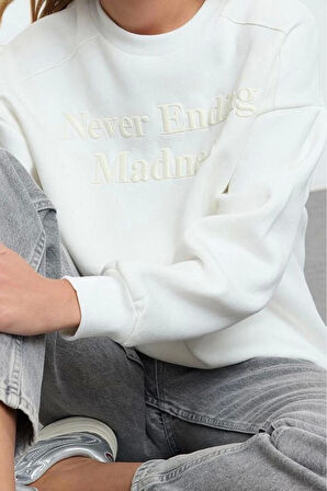 Kadın Bol Bisiklet Yaka Düşük Kol Uzun Slogan Nakışlı Geniş Kalıp Kalın İçi Polarlı Örme Sweatshirt