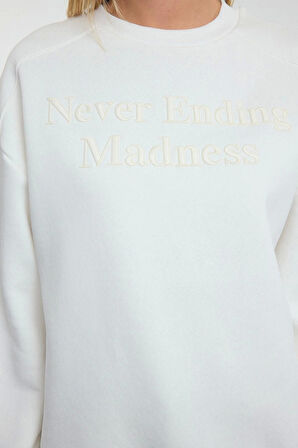 Kadın Bol Bisiklet Yaka Düşük Kol Uzun Slogan Nakışlı Geniş Kalıp Kalın İçi Polarlı Örme Sweatshirt