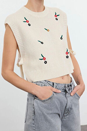 Kadın Moda Şık Bisiklet Yaka Standart Kol Regular İşlemeli Triko Süveter
