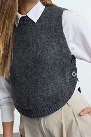 Kadın Moda Şık Bisiklet Yaka Standart Kol Crop Yumuşak Dokulu Düğmeli Triko Süveter