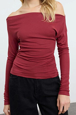 Kadın Şık Regular Kayık Yaka Düşük Kol Slim Kalıp Örme Düz Yumuşak Kumaşlı Fitted Vücuda Oturan Bluz