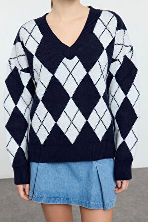 Kadın Moda Şık V Yaka Standart Kol Regular Yumuşak Dokulu Baklava Triko Kazak