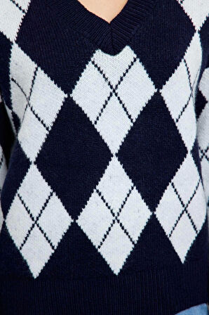 Kadın Moda Şık V Yaka Standart Kol Regular Yumuşak Dokulu Baklava Triko Kazak