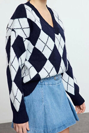 Kadın Moda Şık V Yaka Standart Kol Regular Yumuşak Dokulu Baklava Triko Kazak