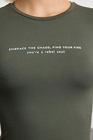 Kadın Moda Şık Üst Giyim Crop Bisiklet Yaka Slim Kalıp Örme Slogan Baskılı Vücuda Oturan Esnek Bluz