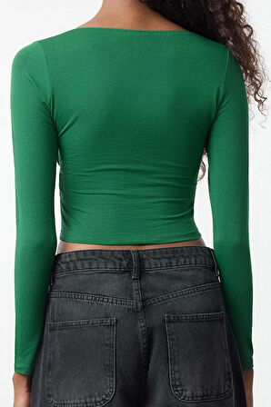 Kadın Moda Şık Crop Kruvaze Yaka Slim Kalıp Örme Derin Yaka Dantel Detaylı Kol Pamuklu Esnek Bluz