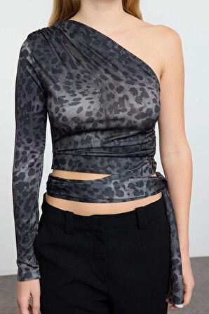 Kadın Moda Şık Crop Asimetrik Yaka Tek Kol Slim Kalıp Örme Leopar Baskılı Bağlama Detaylı Esnek Bluz