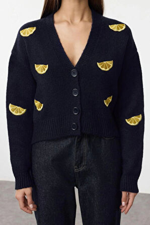 Kadın Moda Şık V Yaka Düşük Kol Regular Yumuşak Dokulu Nakış Detaylı Triko Hırka