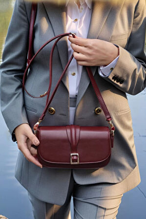 Kadın Minimalist Çapraz Askılı Suni Deri Çanta Günlük ve Şık Kullanım Modern Stil Trend Tasarım