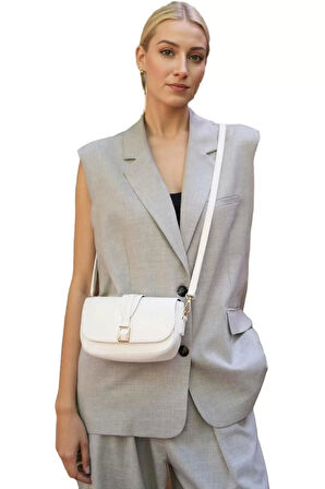 Kadın Minimalist Çapraz Askılı Suni Deri Çanta Günlük ve Şık Kullanım Modern Stil Trend Tasarım