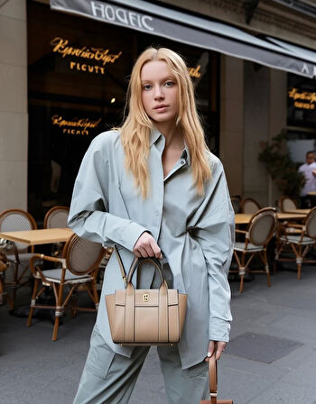 Kadın Mini Tote Vegan Deri El Çantası Gold Toka Günlük ve İş Trend Tasarım Modern Stil Mükemmel Uyum