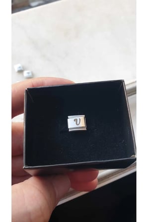 ÇELİK CHARM CHARM V HARFİ İSİM TARİH BAŞ HARF YAZILIR 9 MM