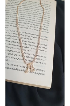 Çelik Kadın Kolye  HARF KOLYE A HARF ÇELİK SU YOLU BAGET TAŞLI ANTİALERJİK 1 YIL RENK GARANTİLİ 45 CM FMACCESORİES