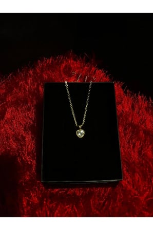Çelik Kadın Kolye  Model Beyaz Taşlı Kalp Gold Kolye
