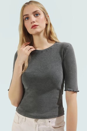 Pamuklu Polyester Elastan Karışımlı Fitted Bluz Bisiklet Yaka Kısa Kollu Yıkamalı