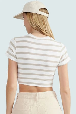 Yazlık Kısa Kollu Çizgili Bisiklet Yaka Fitted Crop Bluz Viskoz Kaliteli İşçilik Konforlu Kesim