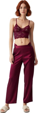 Kadın Dantel Detaylı Saten Pijama Takımı Fonksiyonel Dayanıklı Kaliteli Konforlu Estetik Şık