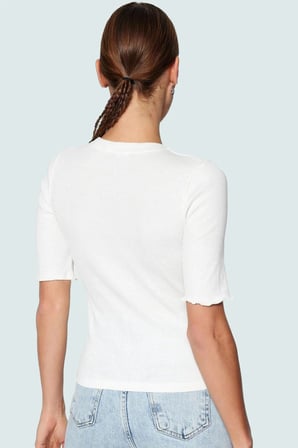 Pamuklu Polyester Elastan Karışımlı Fitted Bluz Bisiklet Yaka Kısa Kollu Yıkamalı