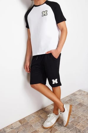 Erkek %100 Pamuk Bisiklet Yaka Kısa Kol Beyaz Nakışlı Reglan Kol Örme Şortlu Pijama Takımı